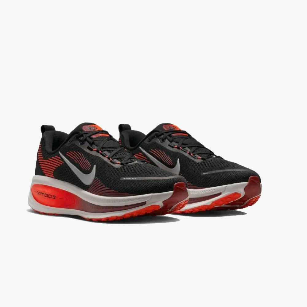 Nike Vomero 18 - Preto e Vermelho