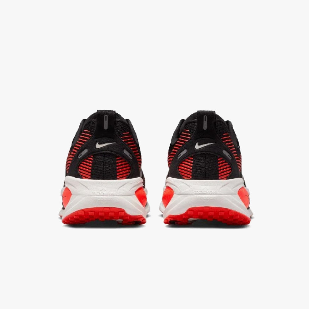 Nike Vomero 18 - Preto e Vermelho